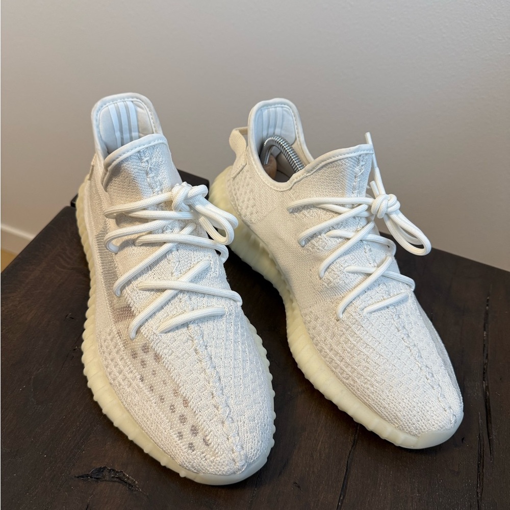 Adidas Yeezy boost 350 size 9 Cream Knit Sneakers beige
